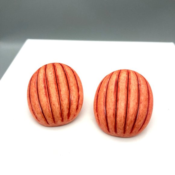 Vintage Beige and Coral Beaded Parure, Resin Necklace and Matching Stud Earrings - Picture 3 of 9